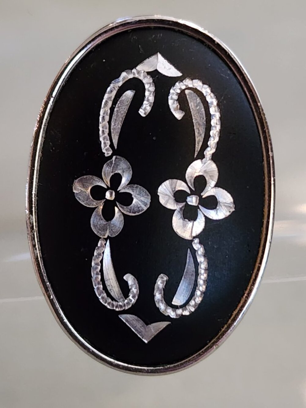 SINGLE EARRING - Vintage Whiting & Davis Co Sterling Silver Etched Black Floral